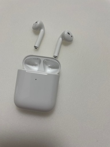 AirPods　第二世代With Wireless Charging Case