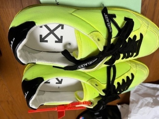 off-white スニーカー　ネオン　