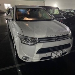 三菱アウトランダー PHEV 4wd 26年式車検5年4月