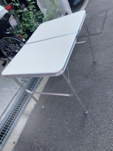 折りたたみテーブル