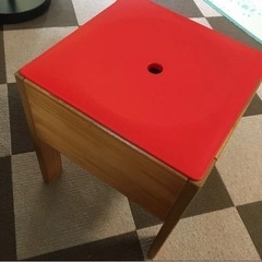 テーブル　IKEA 椅子付きの画像