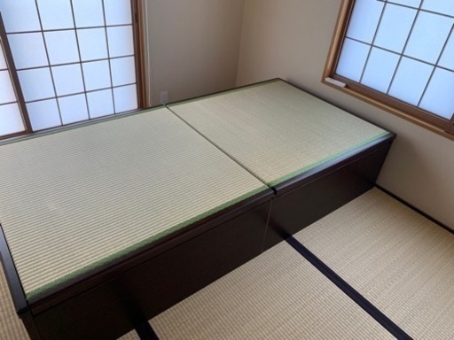 跳ね上げ式収納ベッド　　　定価70000円位