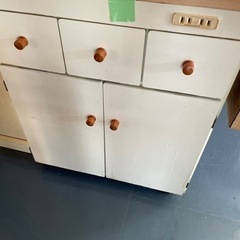 差し上げます　キッチン家具の画像