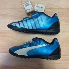 ジュニア用　サッカーシューズ（プーマ）の画像