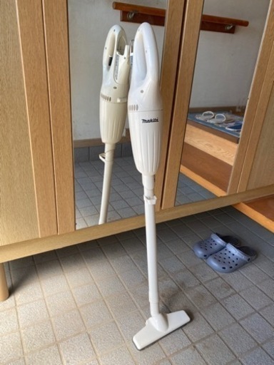 マキタ　バッテリー式掃除機　10.8V