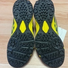 ジュニア用　サッカー・トレーニングシューズ　アシックスの画像