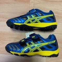ジュニア用　サッカー・トレーニングシューズ　アシックスの画像