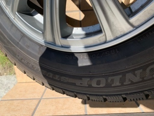 アルミホイール付きスタッドレス4本セット。