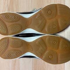 ジュニア用　サッカーシューズ（インドア）アンブロの画像