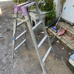 ごめんなさい決まりました、アルミ脚立  1100mm 