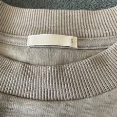 GUトレーナー　Sサイズ　重ね着にどうですか？の画像
