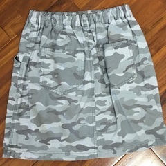🉐単品299円❗️迷彩柄スカート2アイテムペアセット(サイズ140と150)👍 500円❗️それぞれ単品でもOK❗️仲良しお嬢様お揃いで着回しに最適✨👍の画像