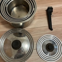 (再値下)収納しやすい鍋5点セットの画像