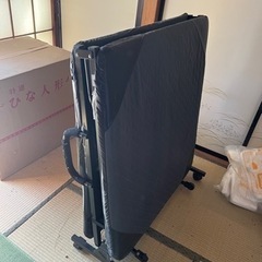折りたたみ式ベット