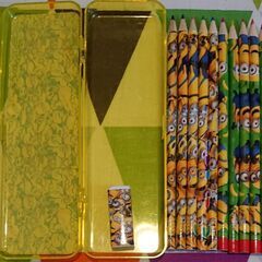 ミニオンズ ペンケース&色鉛筆&消しゴムの画像