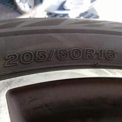 【横浜×手渡し希望】205/60r16 スタッドレス　ホイール付きの画像