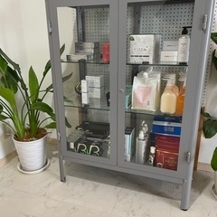 ショーケース　ガラス　IKEA