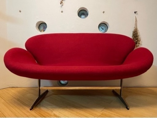 アルネヤコブセン スワンチェア レッド リプロダクト