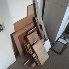 ベニヤ版、木材譲ります。