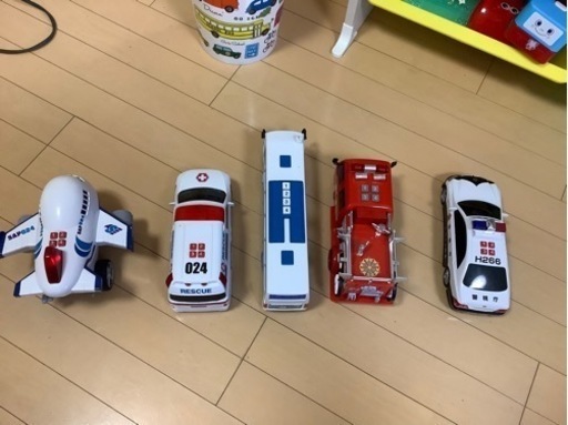 ミニカー5台セット　パトカー故障