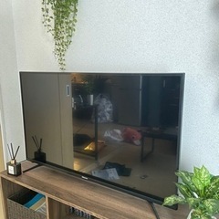 4K 対応液晶テレビ　テレビ台付き