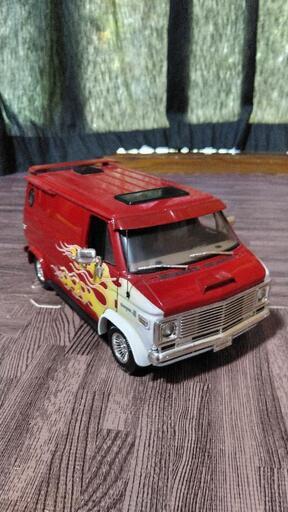 迫力の　1/16 バン　ミニカー