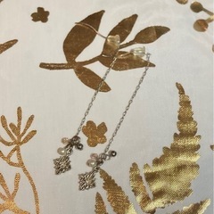 ピアス　アクセサリー　揺れる　ひし形