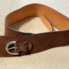 AMBOISE アンボワーズ　革のベルト　穴横スレと小さな傷1個ありの画像