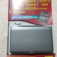 カシオの電子辞書とキャノン電卓　（現在、出品中の木製本立てと一緒にお引きとりで０円）の画像