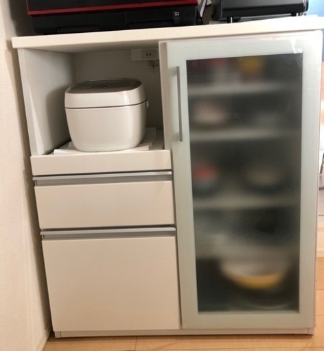 キッチンボード　食器棚