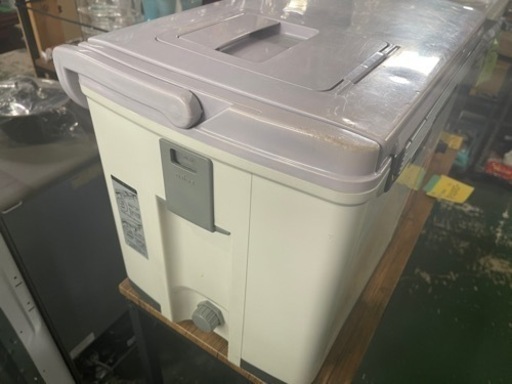 5面真空断熱　ダイワ 大型クーラーボックス　プロバイザーSSX3200R両開き32L 中古