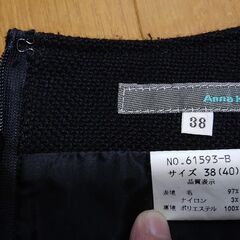 黒色の秋冬スカートの画像