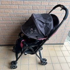 ベビーカー combi キティちゃんの画像