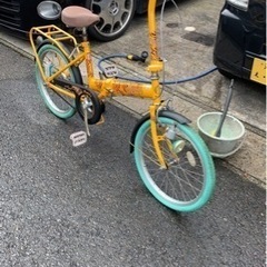 引取決定　　折りたたみ自転車　　　　　　　　　　前後パンクの為格安で！