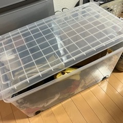 10/23まで 古着+収納ボックス まとめ売り 20点以上 キャスター付き 洋服 シューズ バッグの画像