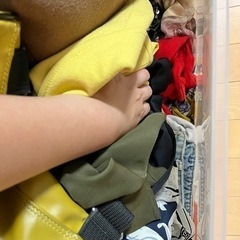 10/23まで 古着+収納ボックス まとめ売り 20点以上 キャスター付き 洋服 シューズ バッグの画像