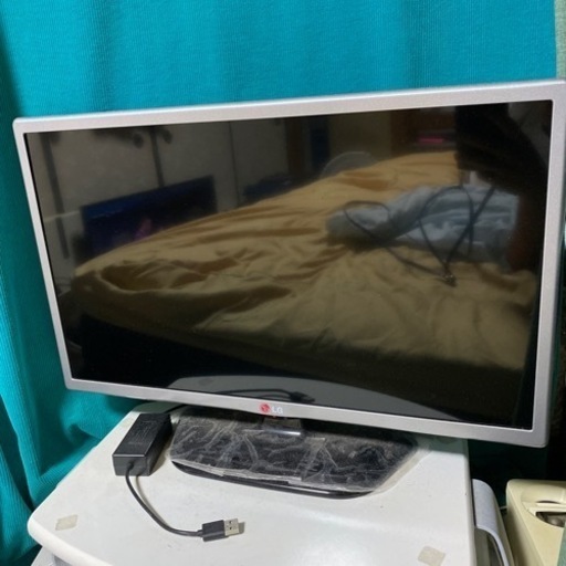 22型液晶テレビとスピーカーセットで