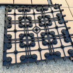 7/31まで値引き！ジョイントタイル30枚　DCM 庭・ベランダ・バルコニー用　　の画像