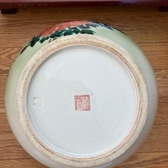 九谷焼　花瓶　壺　台付きの画像