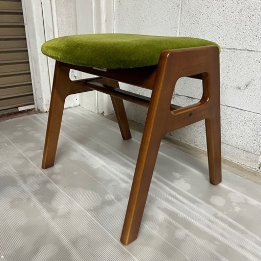 カリモク家具　カリモク60+   椅子　スタッキングスツール  モケットグリーン