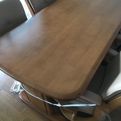 ダイニングテーブルの画像