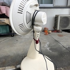 電気ストーブ　ハロゲンヒーターの画像