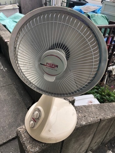 電気ストーブ　ハロゲンヒーター