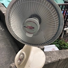 電気ストーブ　ハロゲンヒーター