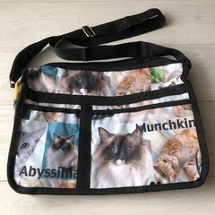 【最終値下げ】猫柄ショルダーバッグ　　　未使用