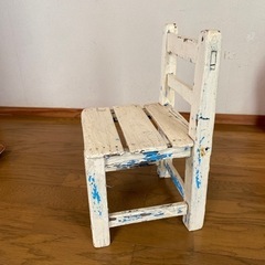 レトロな小さいイス