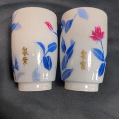『深川製』有田焼 キレイな花のお皿と湯のみ3つのセットの画像