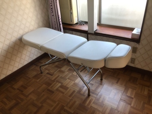折り畳み　マッサージベッド