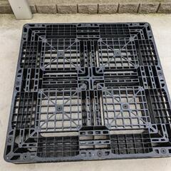 【無料】中古プラスチックパレット 黒、青