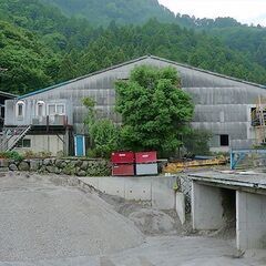【未経験者歓迎！賞与年3回！年収500万以上可能！社宅・長期休暇ありの人気求人！】（10tドライバー/平ボディ）の画像